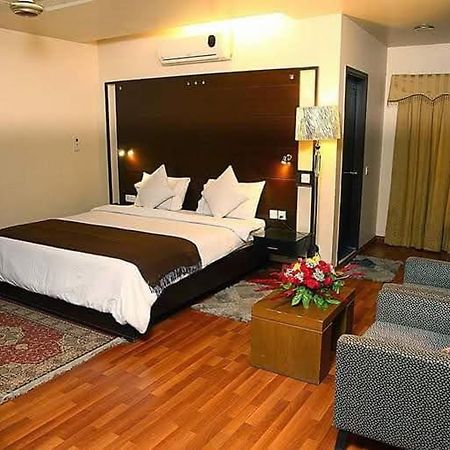 Hira Guest House カラチ エクステリア 写真
