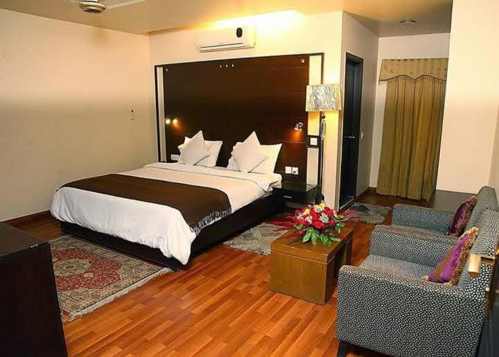 Hira Guest House カラチ エクステリア 写真