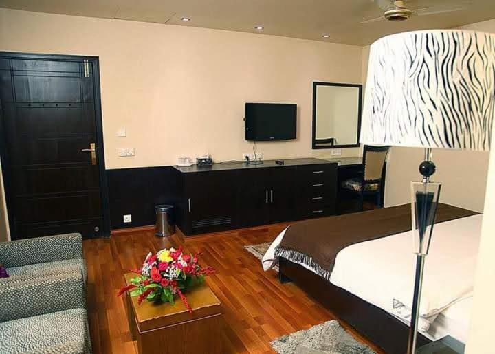 Hira Guest House カラチ エクステリア 写真