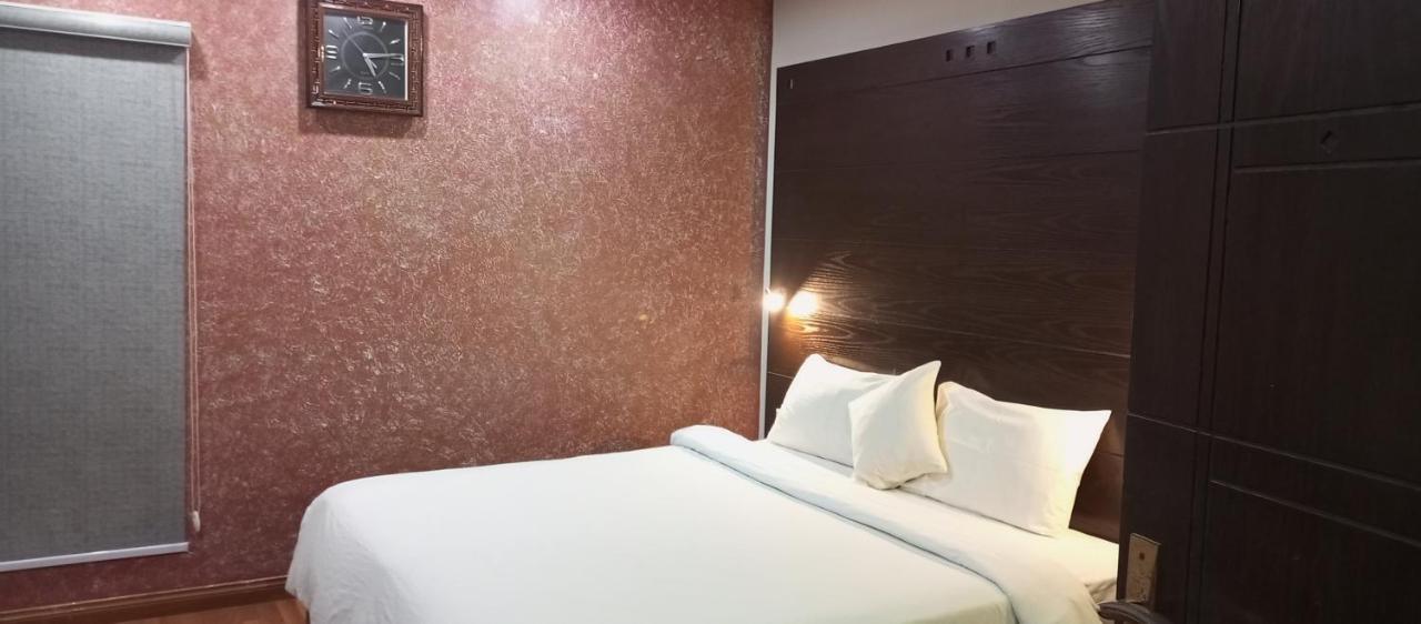 Hira Guest House カラチ エクステリア 写真