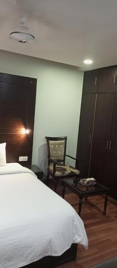 Hira Guest House カラチ エクステリア 写真