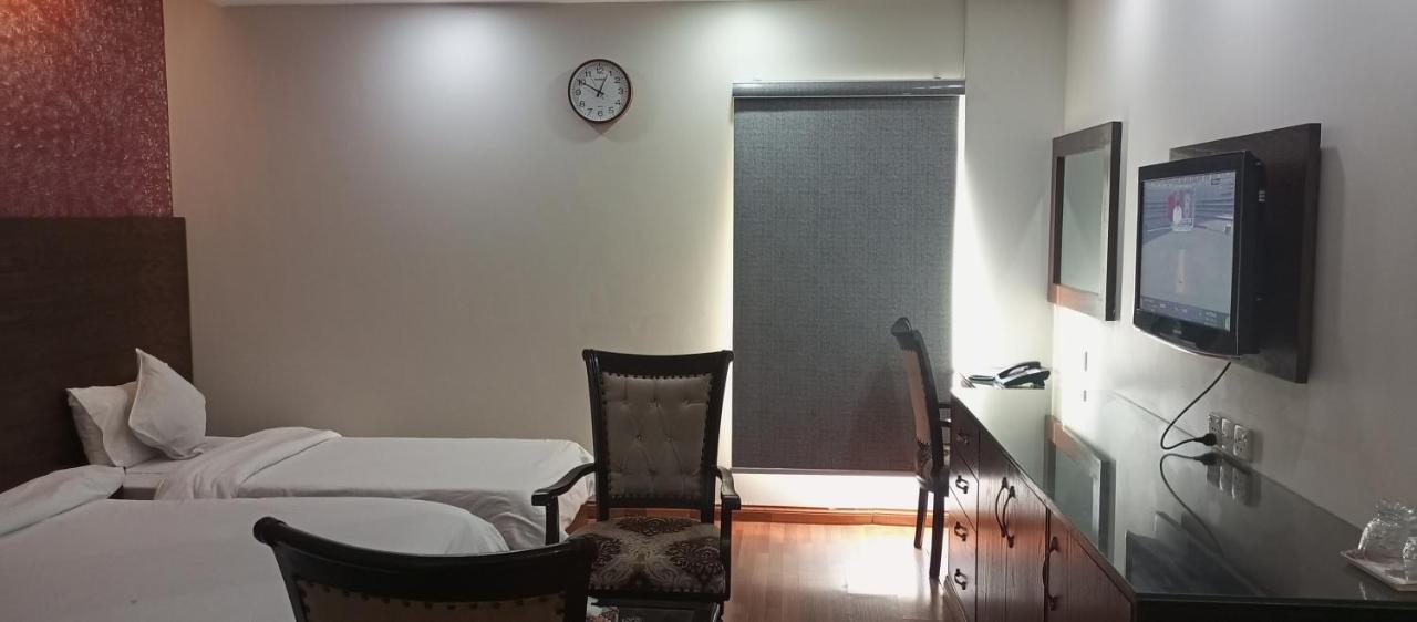 Hira Guest House カラチ エクステリア 写真