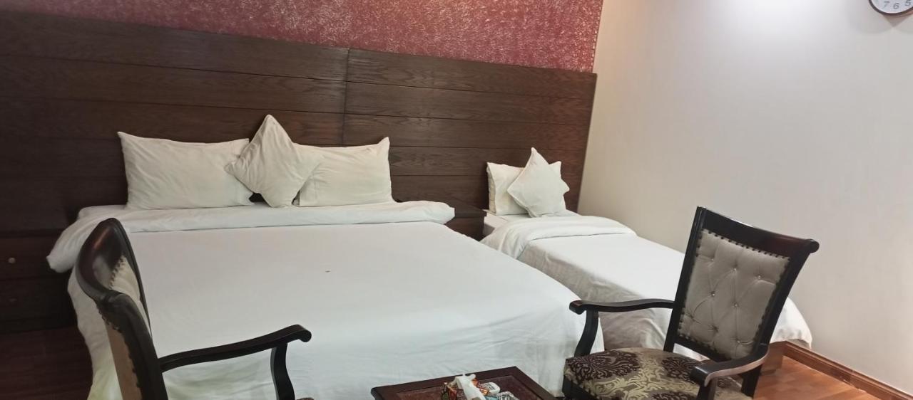 Hira Guest House カラチ エクステリア 写真